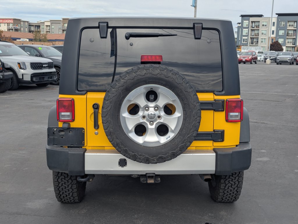 Used 2015 Jeep Wrangler Unlimited Sahara w/ Connectivity Group AWD/4WD image 5