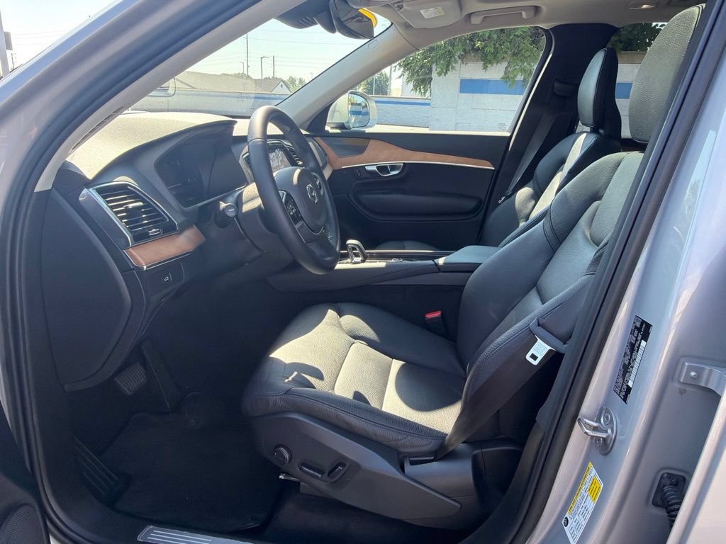 Used 2023 Volvo XC90 B5 Plus w/ Protection Package Premier AWD/4WD image 17
