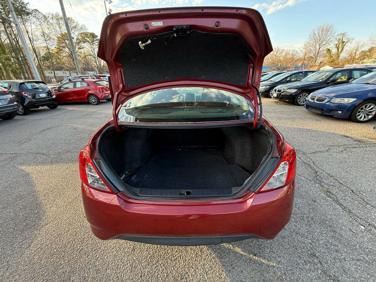 Used 2017 Nissan Versa SV w/ SV Special Edition Package image 18