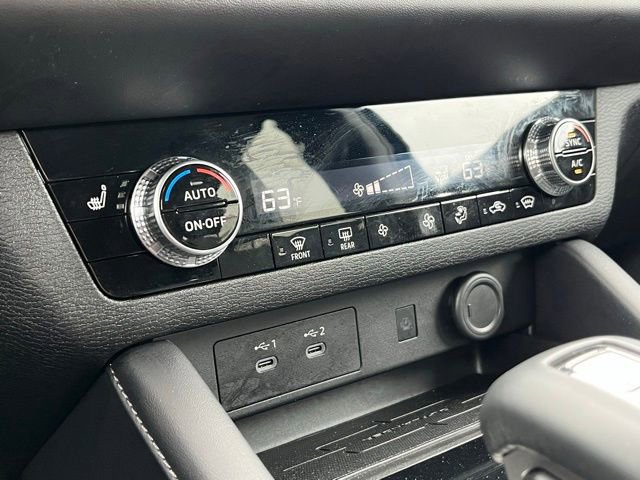 Used 2025 Mitsubishi Outlander SE image 25