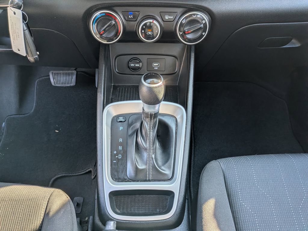 Used 2021 Hyundai Venue SE image 17
