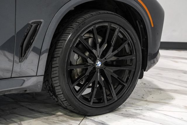 Used 2022 BMW X5 xDrive40i w/ M Sport Package AWD/4WD image 53