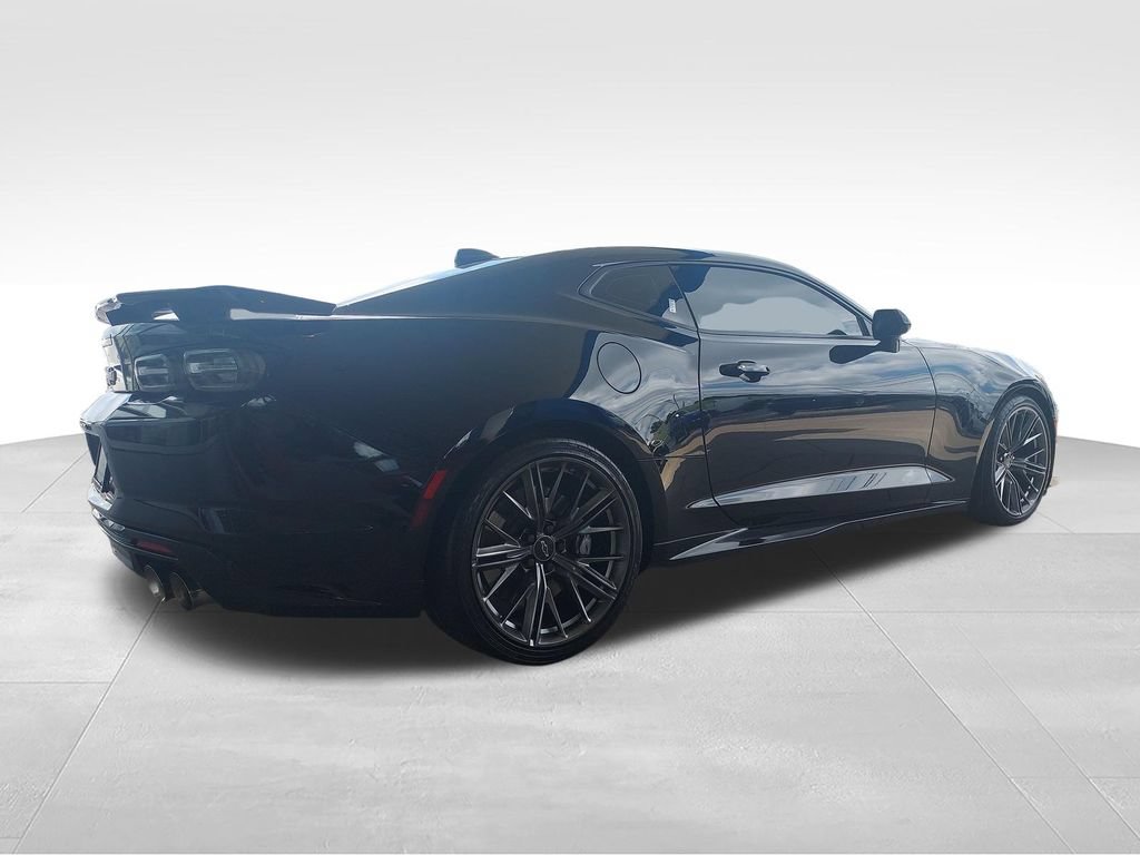 Used 2022 Chevrolet Camaro ZL1 RWD image 5