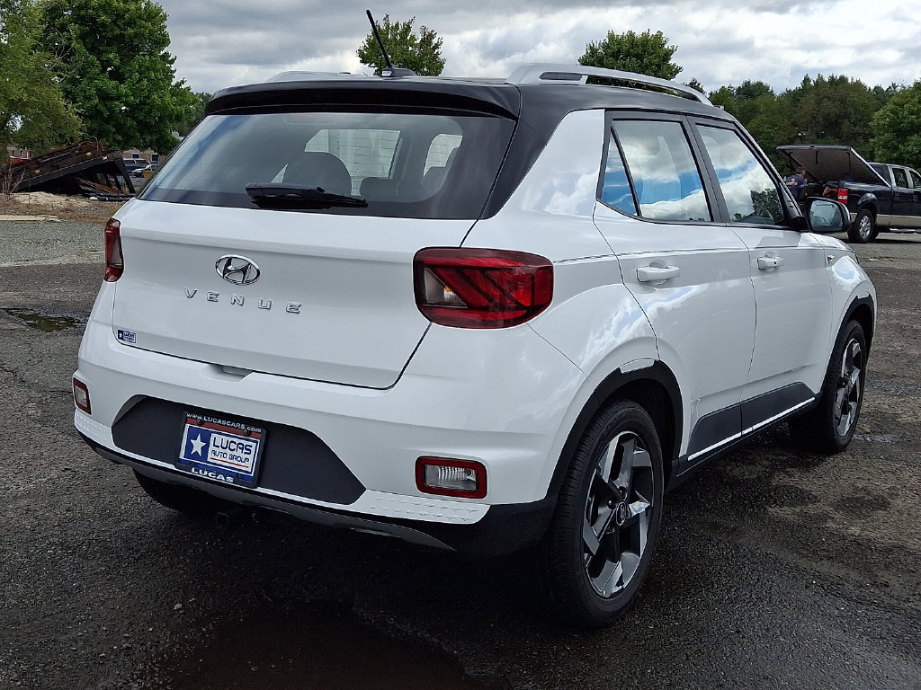 Used 2026 Hyundai Venue SEL FWD image 11