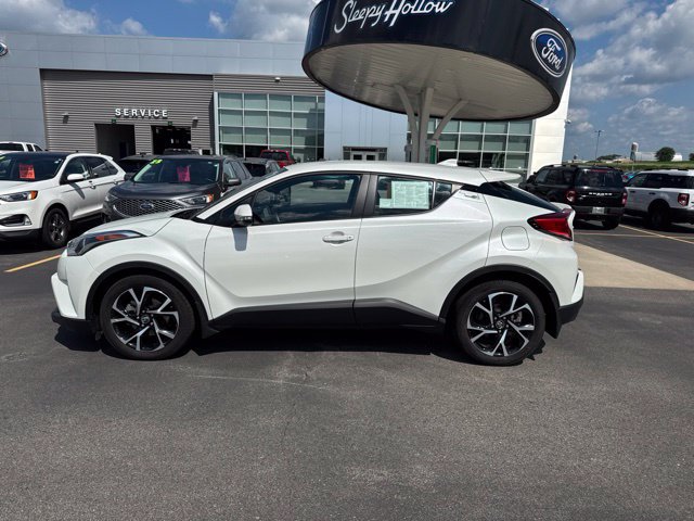 Used 2018 Toyota C-HR XLE FWD image 2