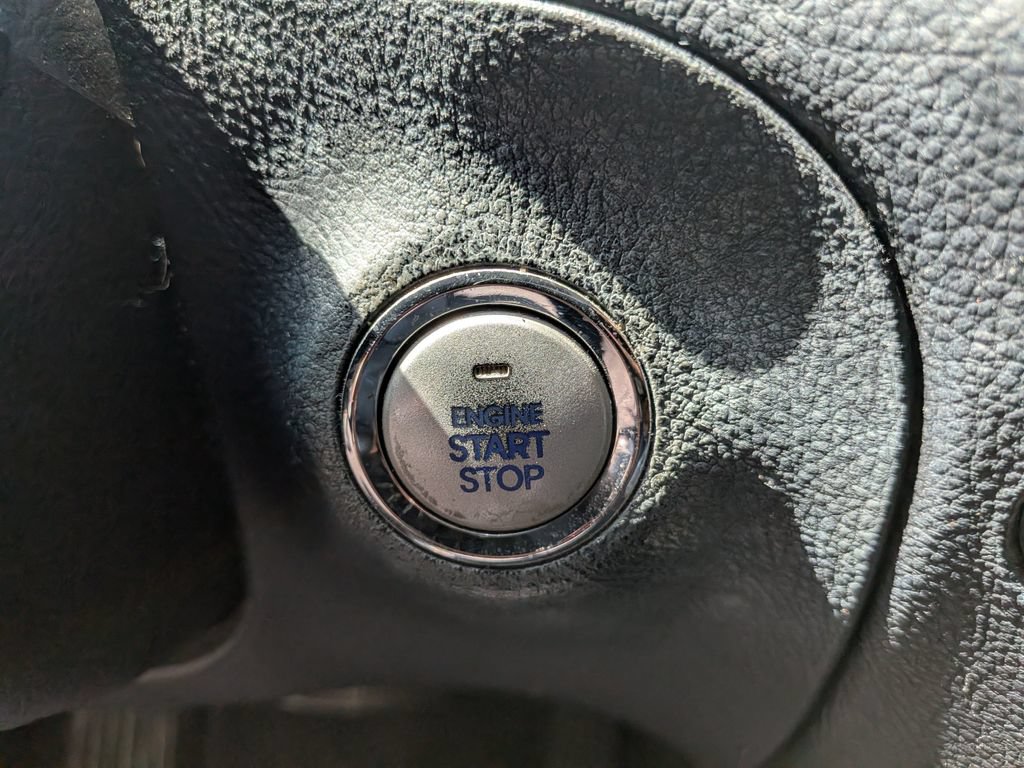Used 2010 Hyundai Genesis 3.8 RWD image 17