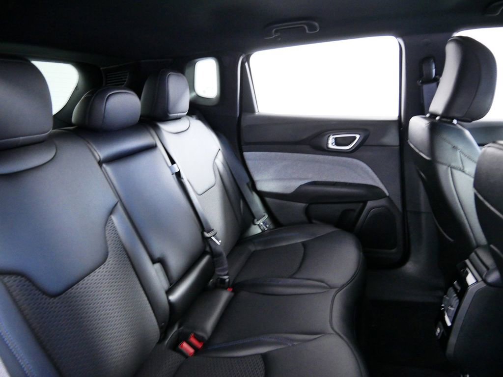 Used 2024 Jeep Compass Latitude image 24