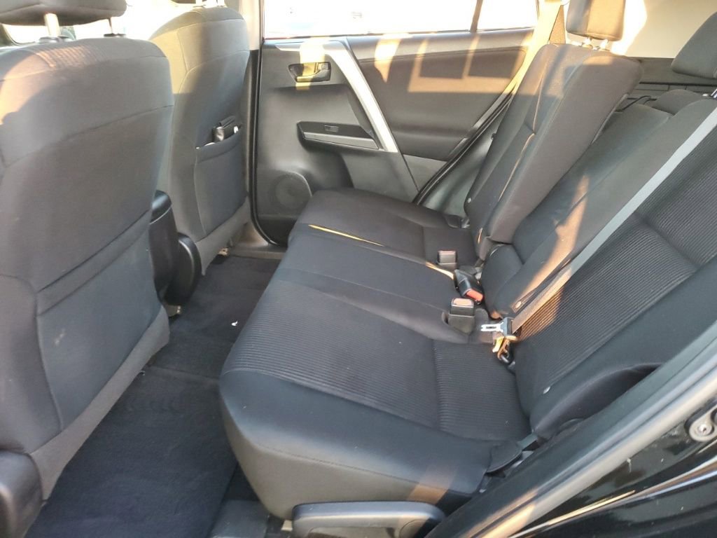 Used 2018 Toyota RAV4 LE image 25