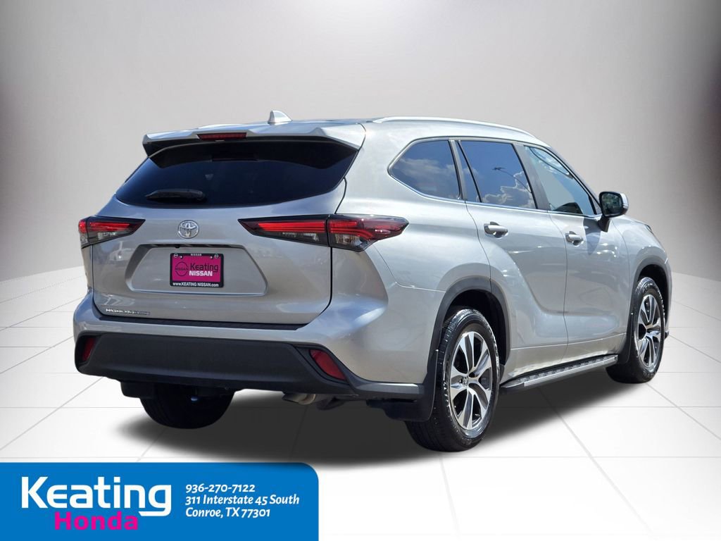 Used 2024 Toyota Highlander LE image 3