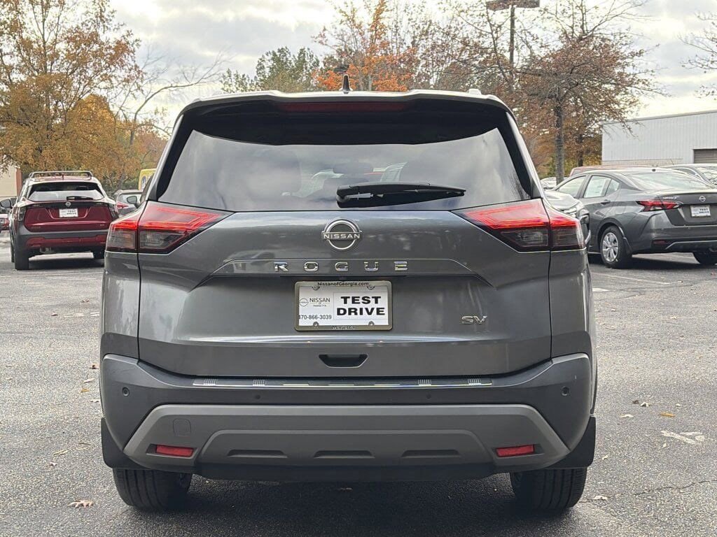 Used 2023 Nissan Rogue SV w/ SV Premium B Package image 4