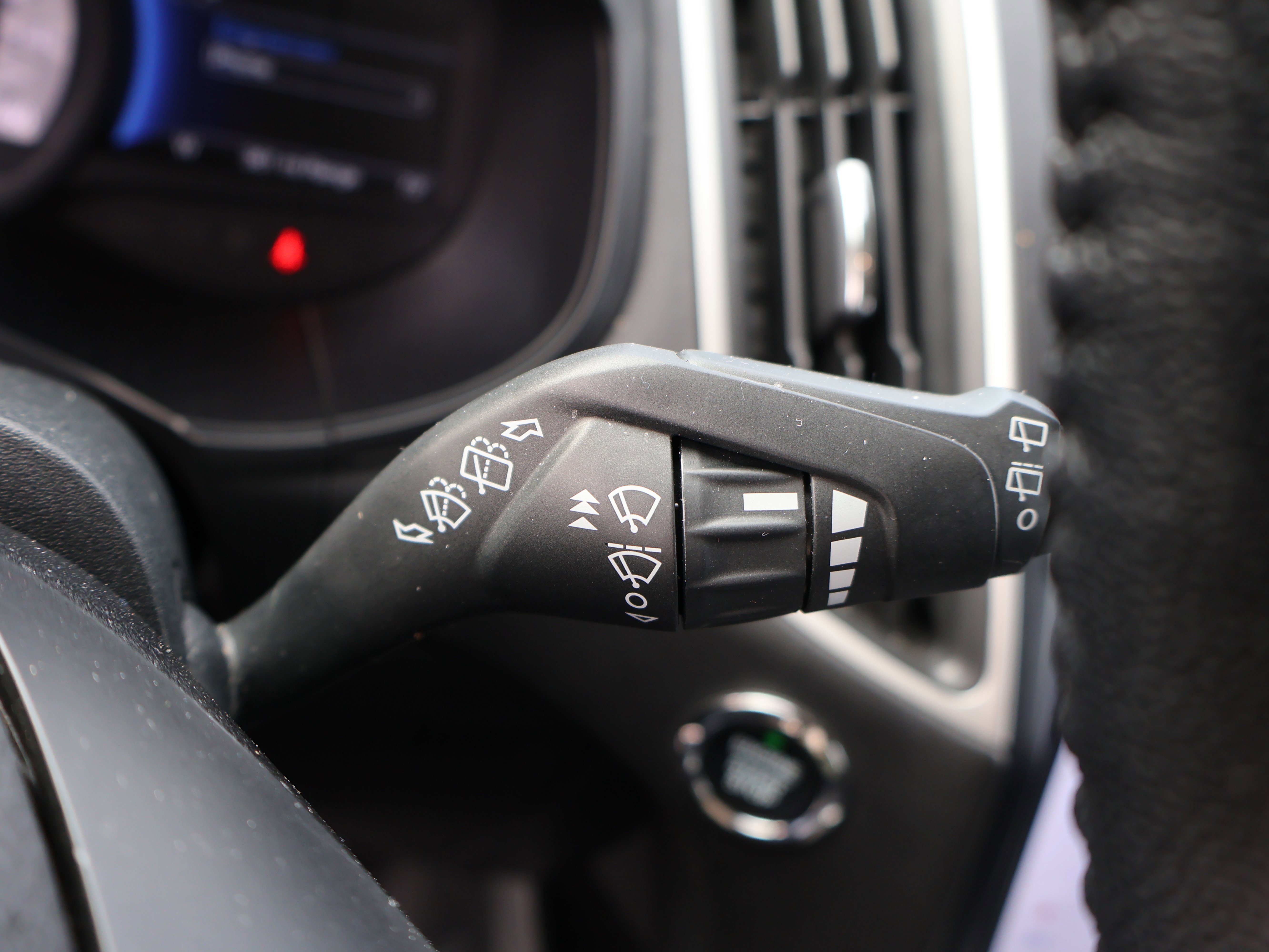 Used 2023 Ford Edge SEL image 36