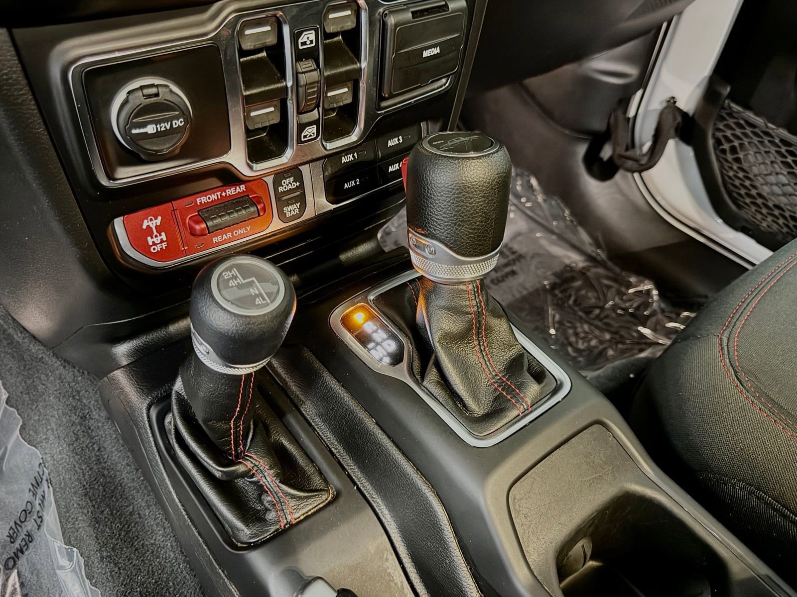 Used 2022 Jeep Gladiator Rubicon w/ Trailer Tow Package AWD/4WD image 28