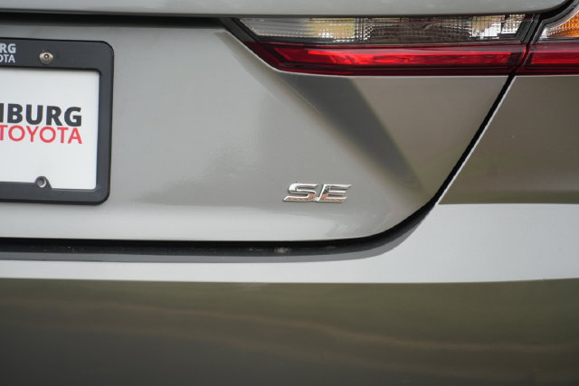 Used 2025 Toyota Camry SE FWD image 8