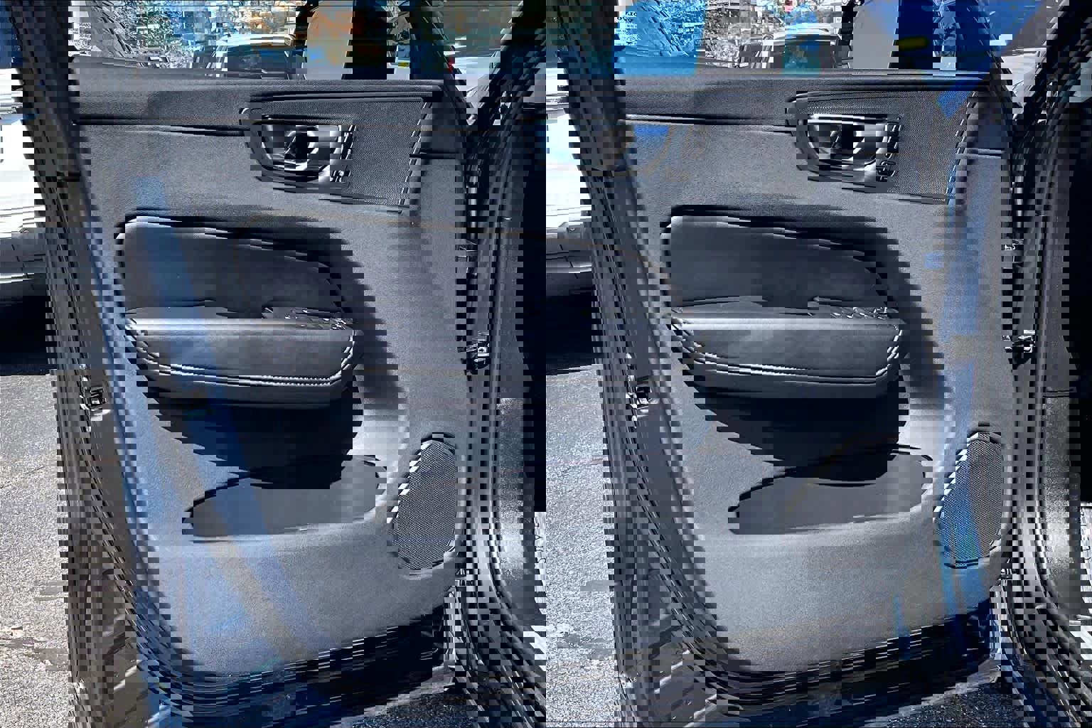 Used 2024 Volvo XC60 B5 Plus w/ Climate Package image 21