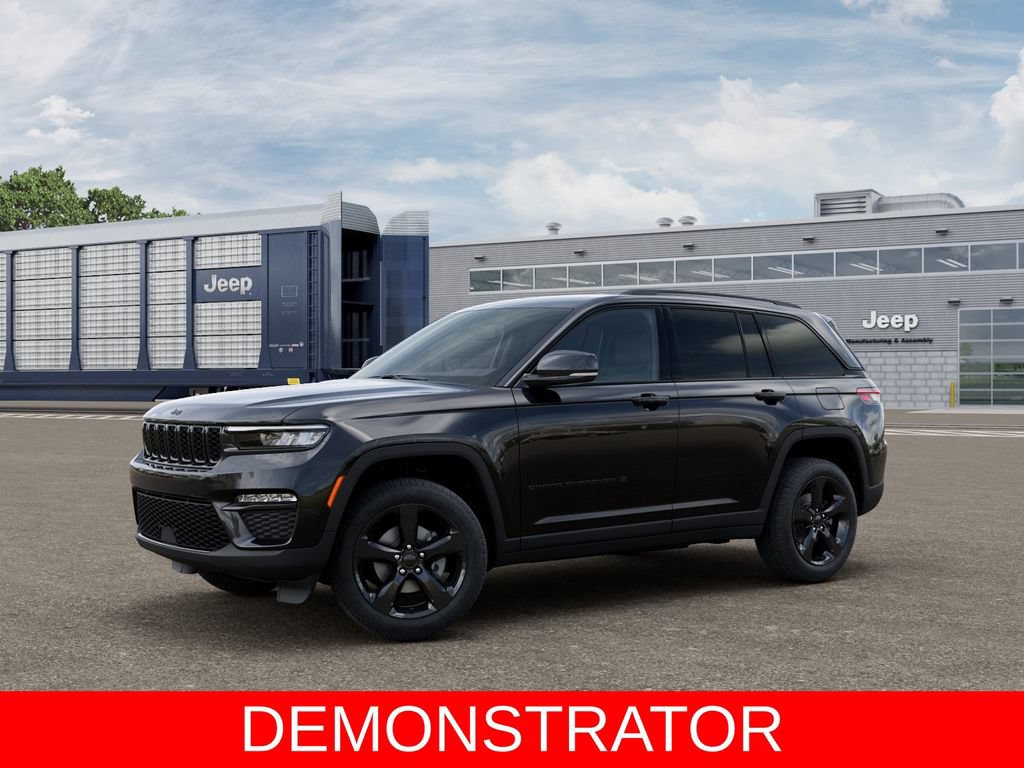 New 2025 Jeep Grand Cherokee Limited w/ Black Appearance Package AWD/4WD image 2