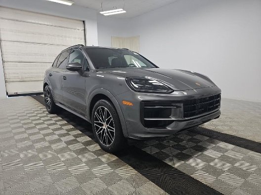 Used 2025 Porsche Cayenne image 1