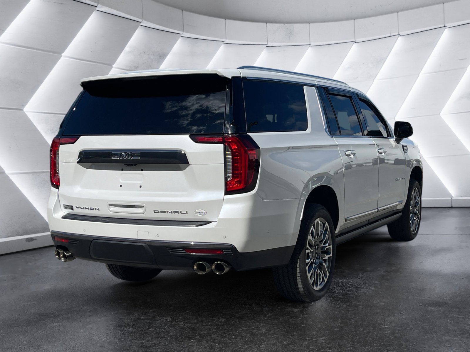 Used 2024 GMC Yukon XL Denali Ultimate AWD/4WD image 6