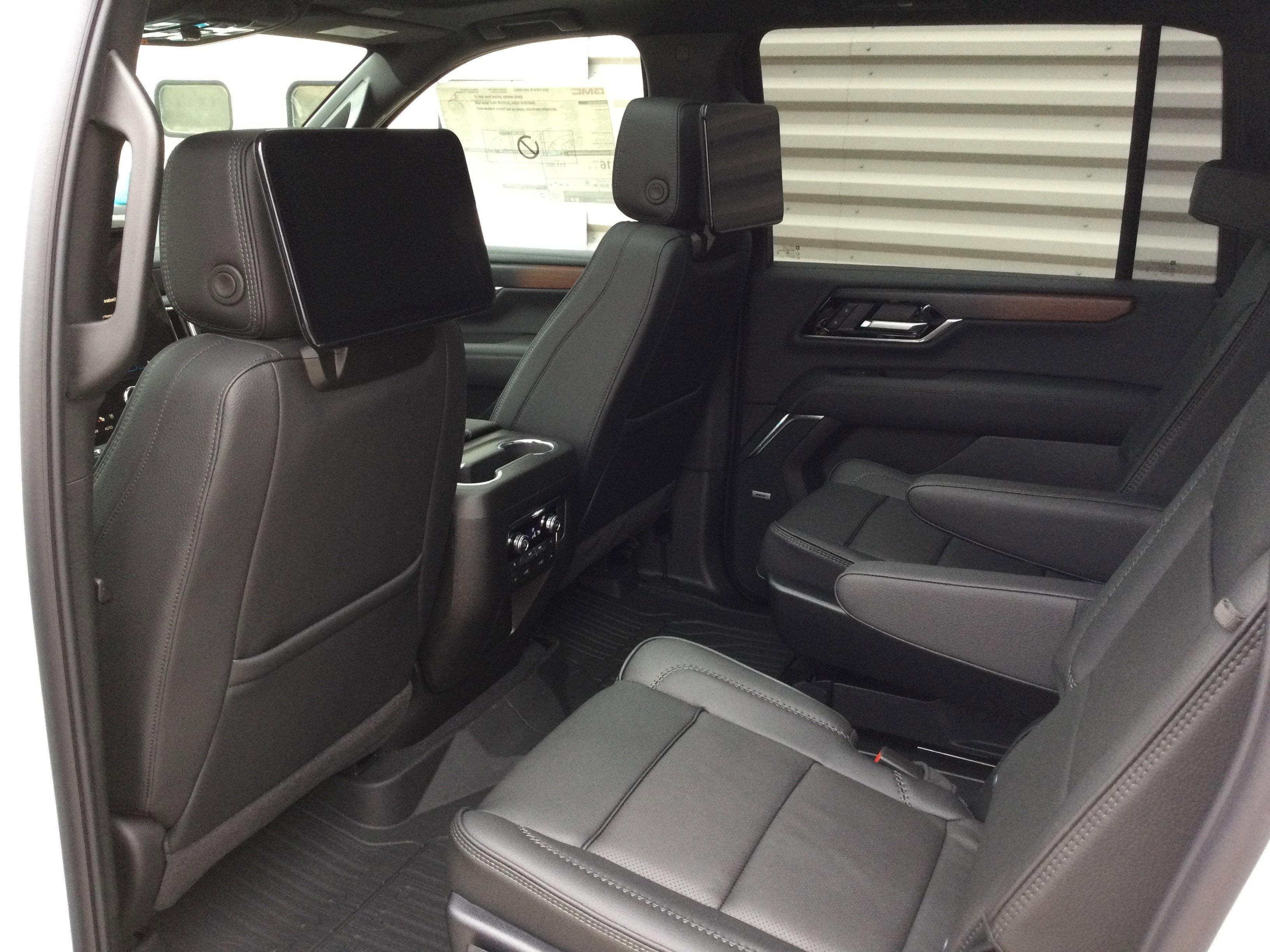 New 2026 GMC Yukon XL Denali w/ Denali Reserve Package image 7