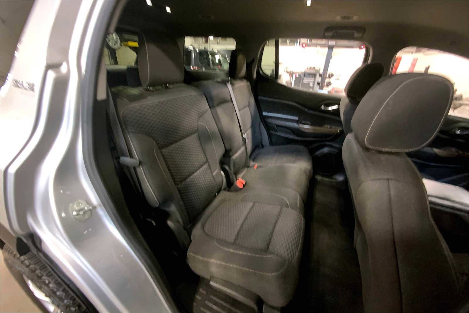 Used 2018 GMC Acadia SLE image 19