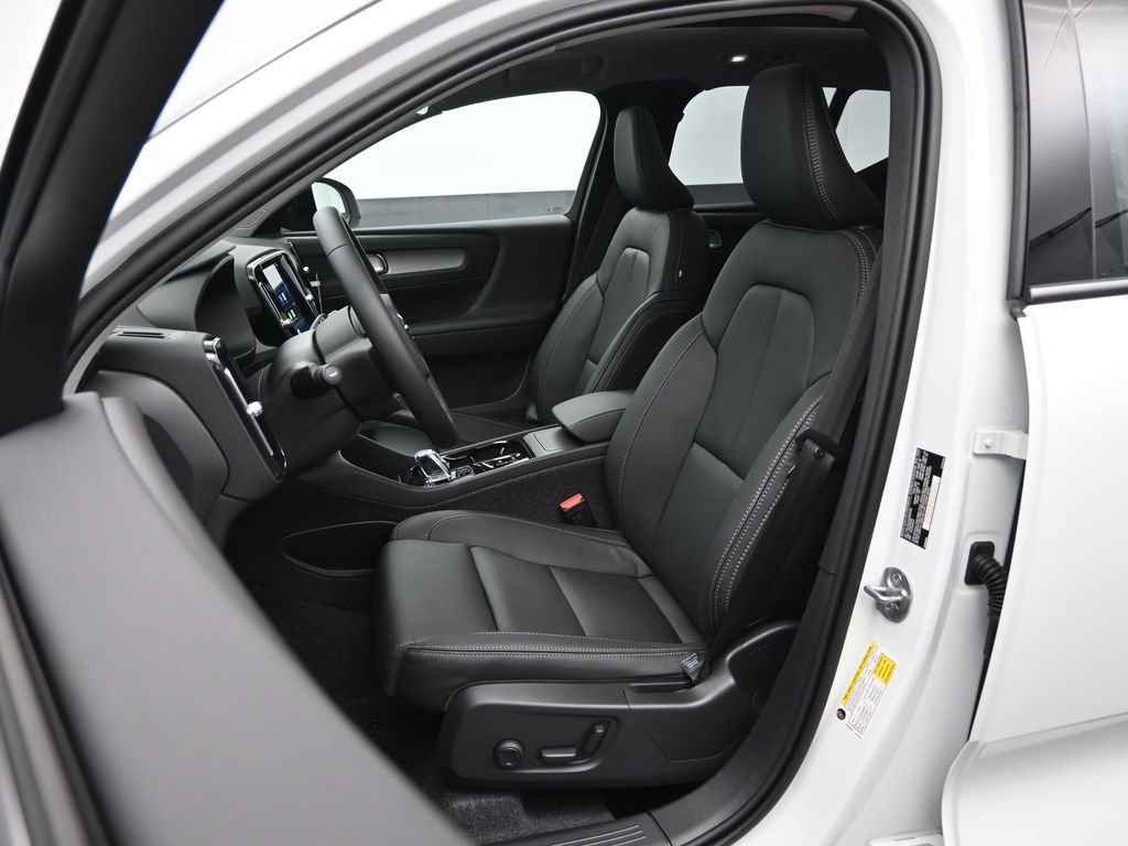 New 2025 Volvo XC40 B5 Plus w/ Protection Package Premier image 20