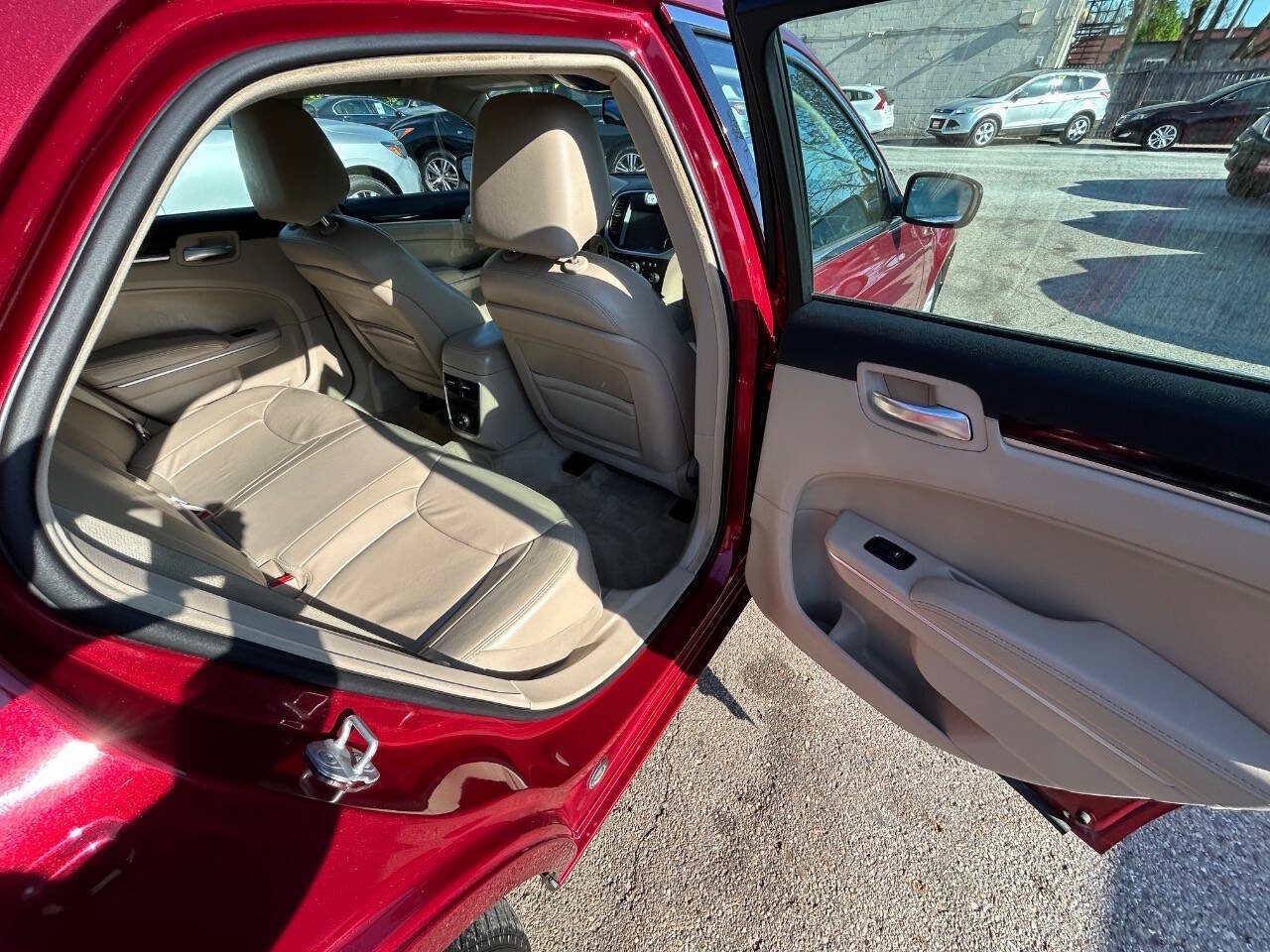 Used 2014 Chrysler 300 RWD image 8