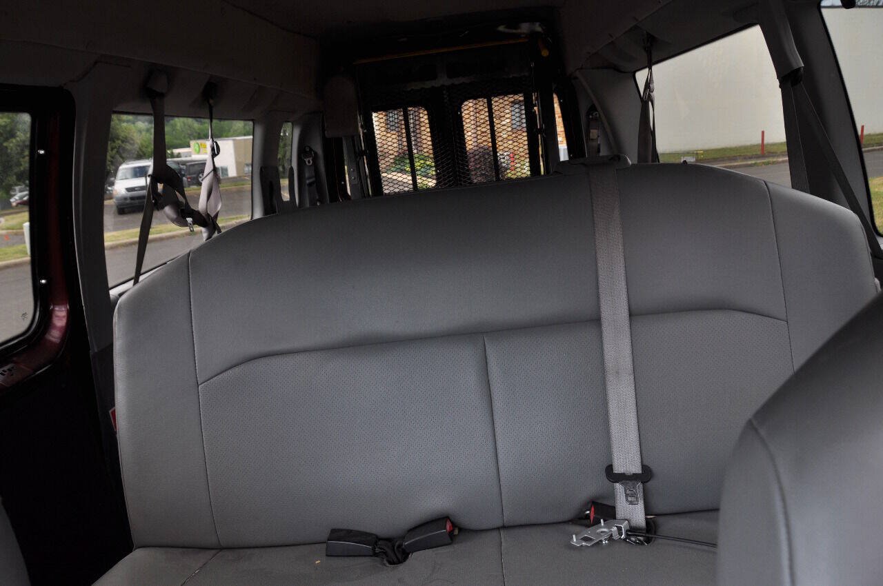 Used 2010 Ford E-350 and Econoline 350 XL RWD image 24