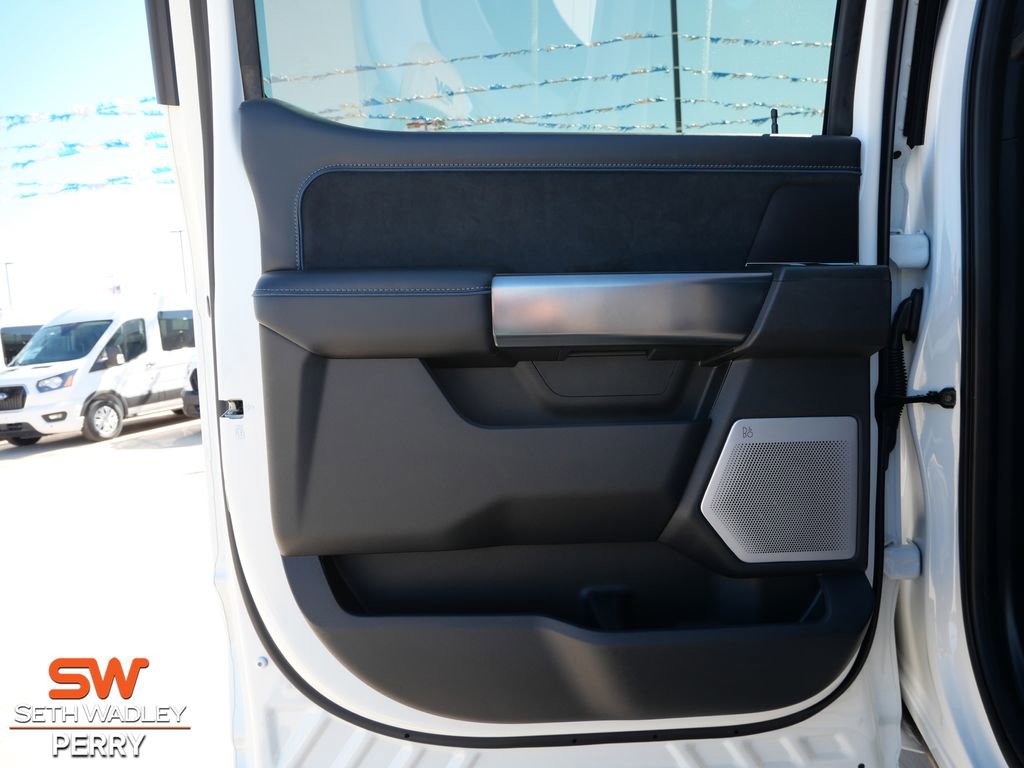 Used 2026 Ford F450 Platinum w/ FX4 Off-Road Package image 11