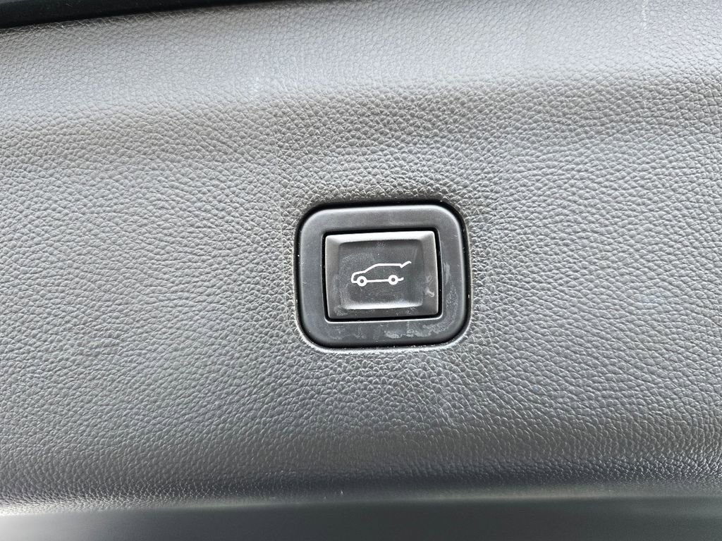 Used 2020 Buick Enclave Essence image 32