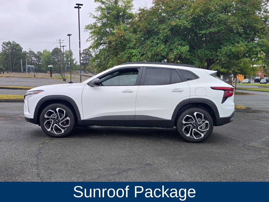 Used 2025 Chevrolet Trax RS w/ Sunroof Package FWD image 4