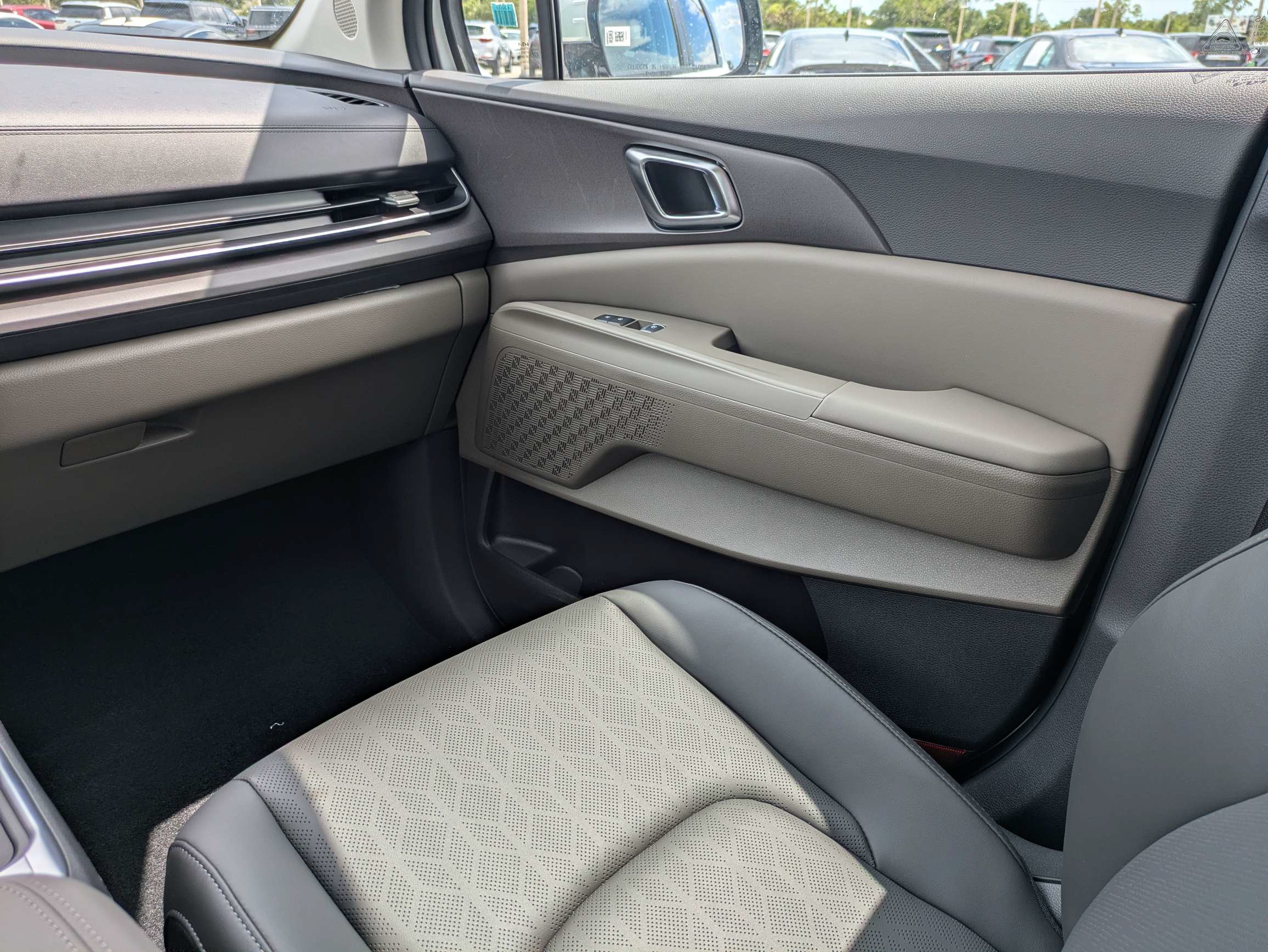 New 2026 Kia Carnival EX FWD image 19