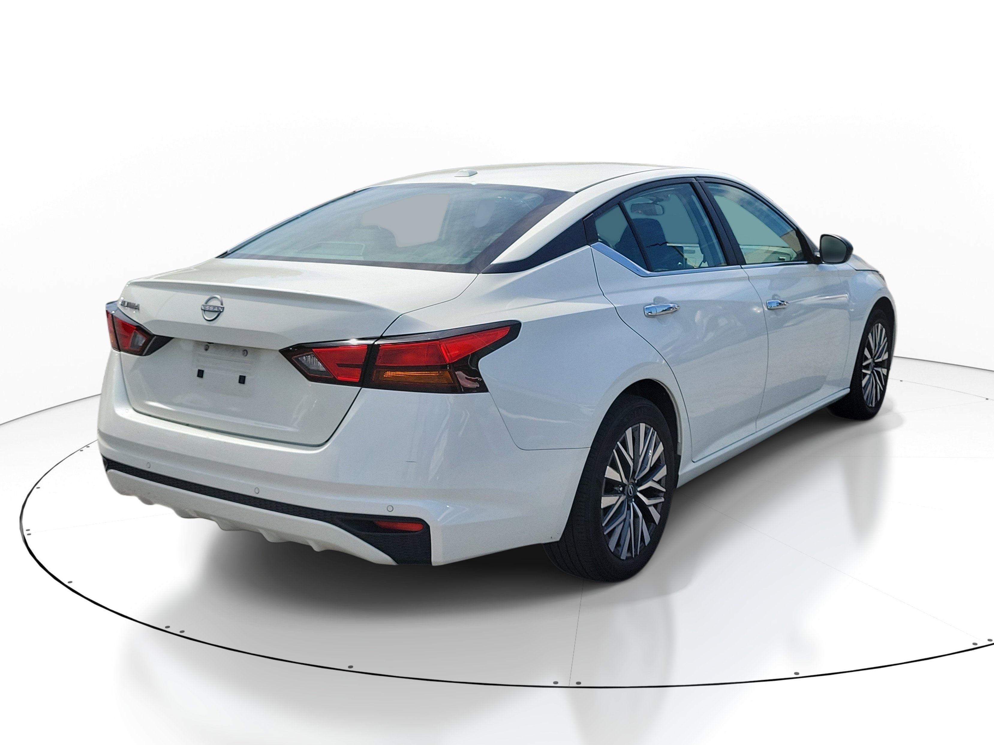 Used 2025 Nissan Altima 2.5 SV FWD image 6
