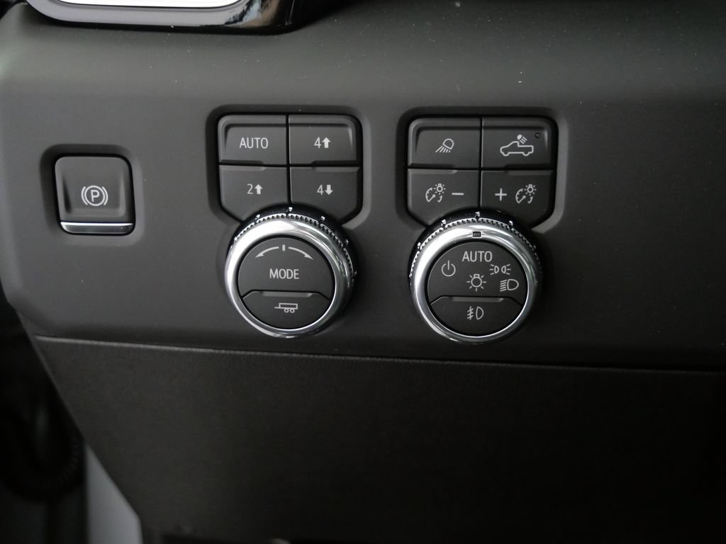 New 2026 GMC Sierra 3500 Denali w/ Denali Reserve Package AWD/4WD image 18