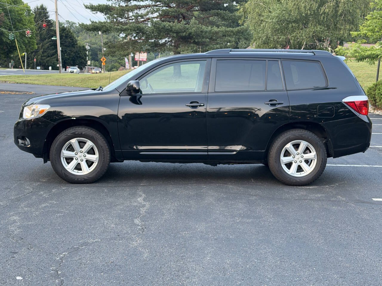 Used 2010 Toyota Highlander 2WD image 2