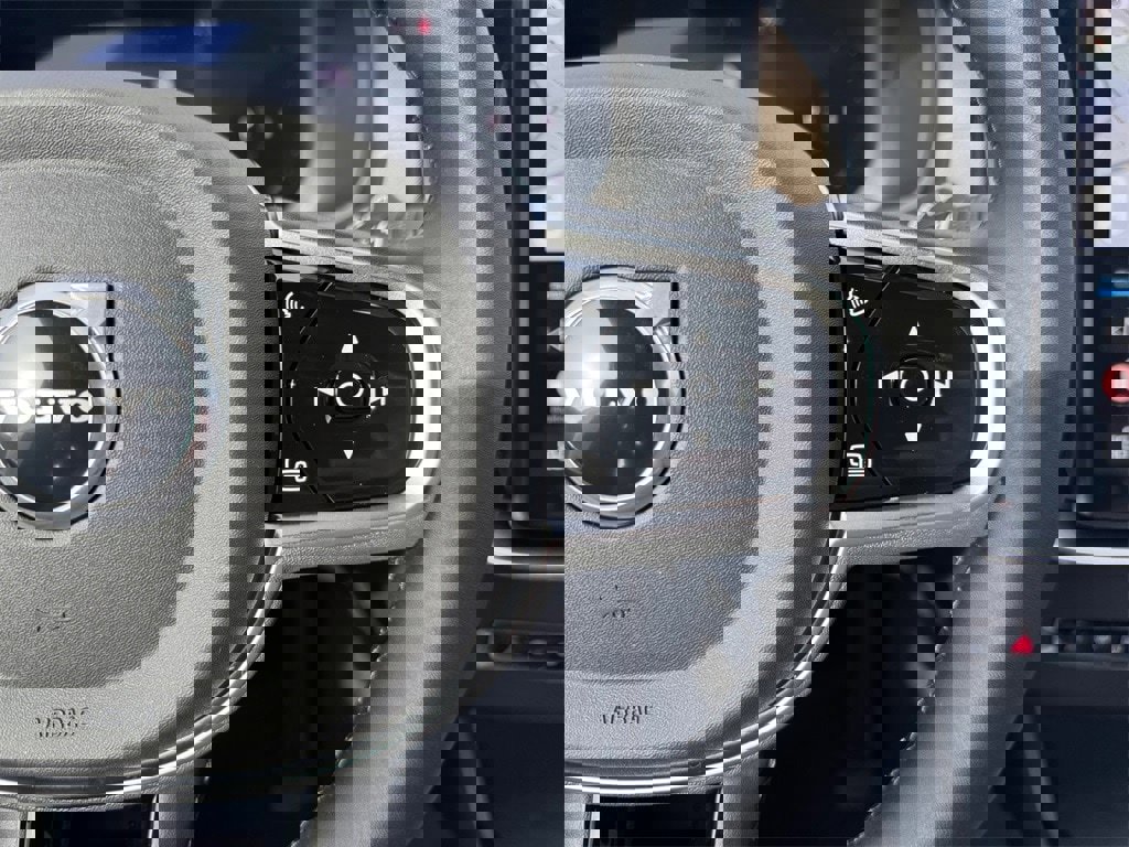 New 2026 Volvo XC90 B6 Plus w/ Protection Package Premier image 13