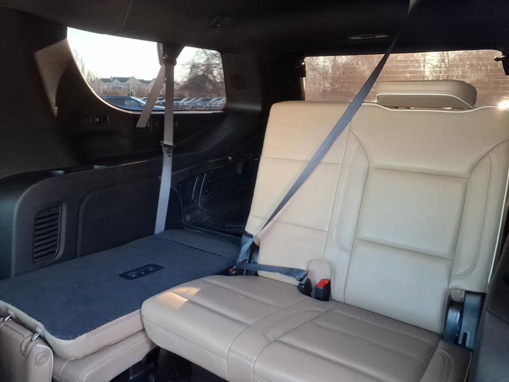 Used 2021 Chevrolet Suburban Premier image 16