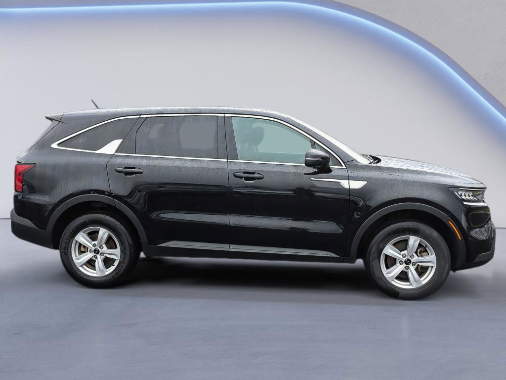 Used 2023 Kia Sorento LX image 8