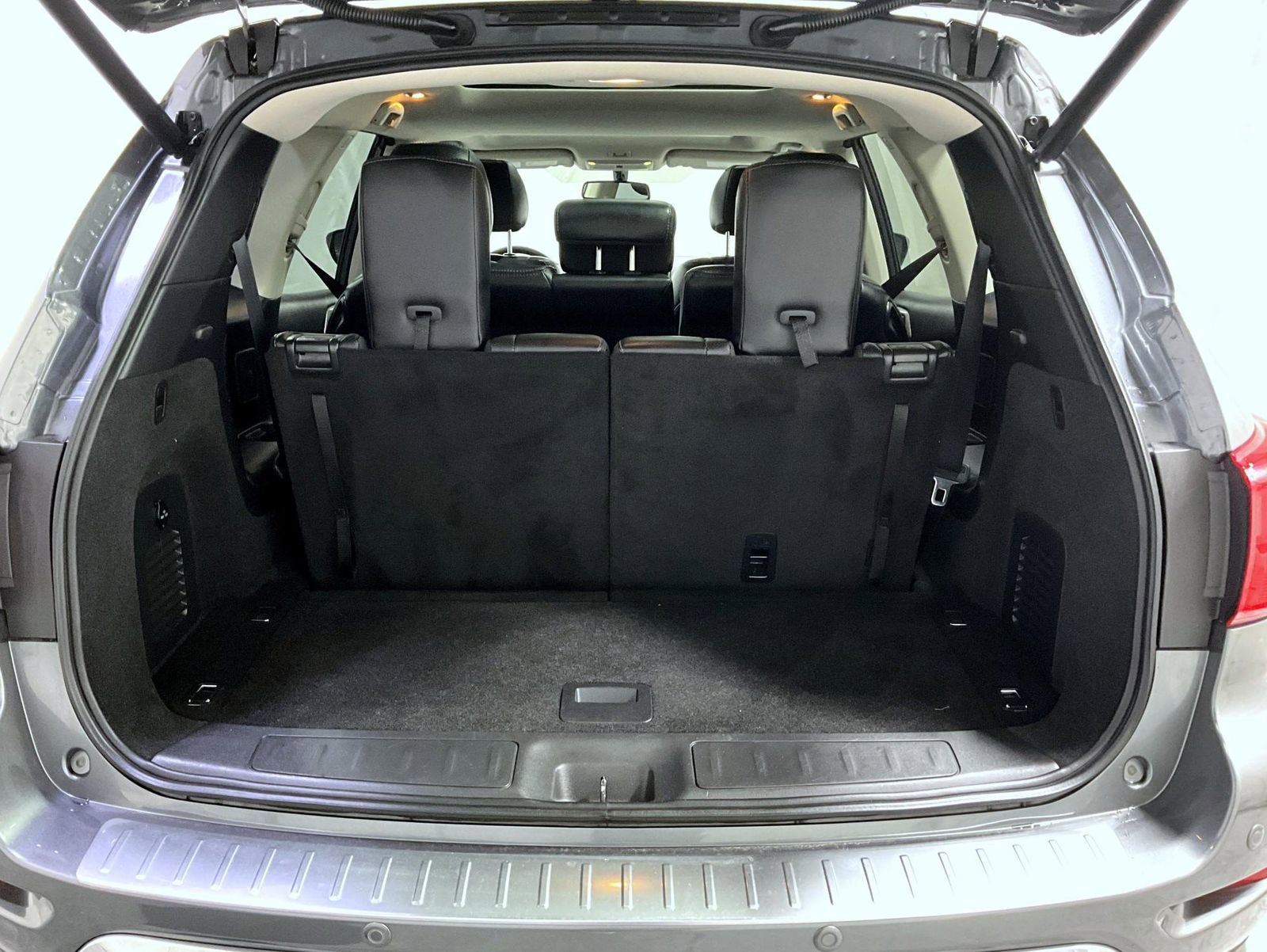 Used 2020 Nissan Pathfinder Platinum image 9