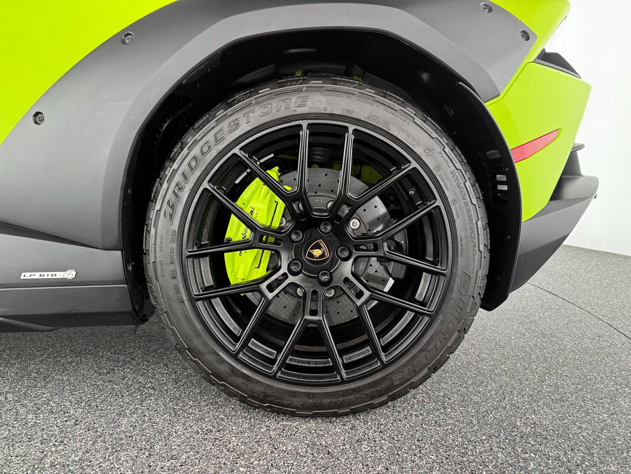 Used 2023 Lamborghini Huracan Sterrato image 31