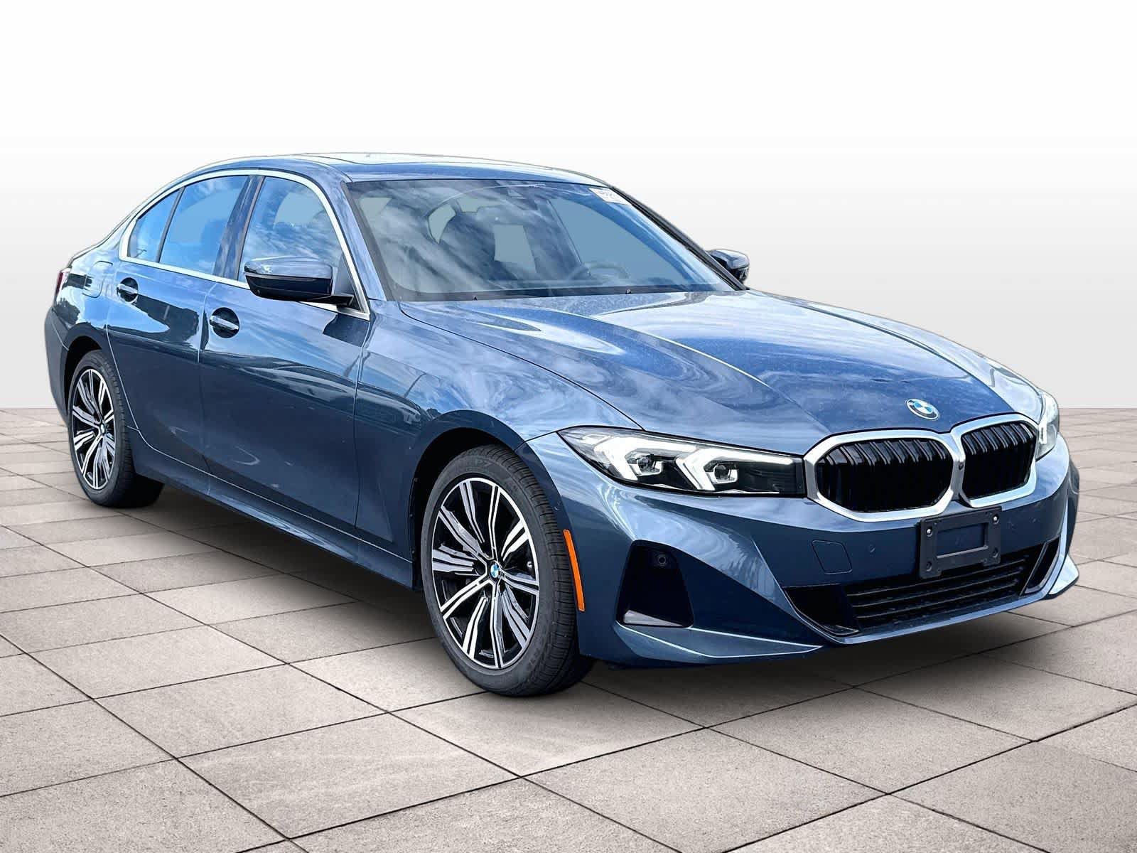 Used 2025 BMW 330i Sedan w/ Premium Package RWD image 3