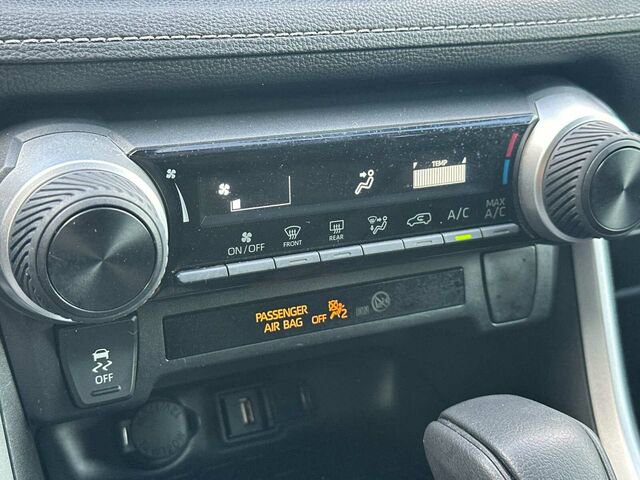 Used 2021 Toyota RAV4 LE image 23