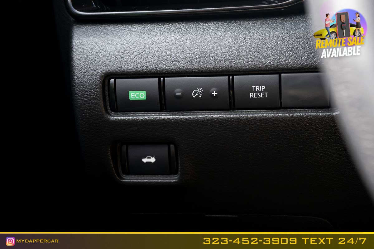 Used 2020 Nissan Sentra SR w/ Premium Package FWD image 27