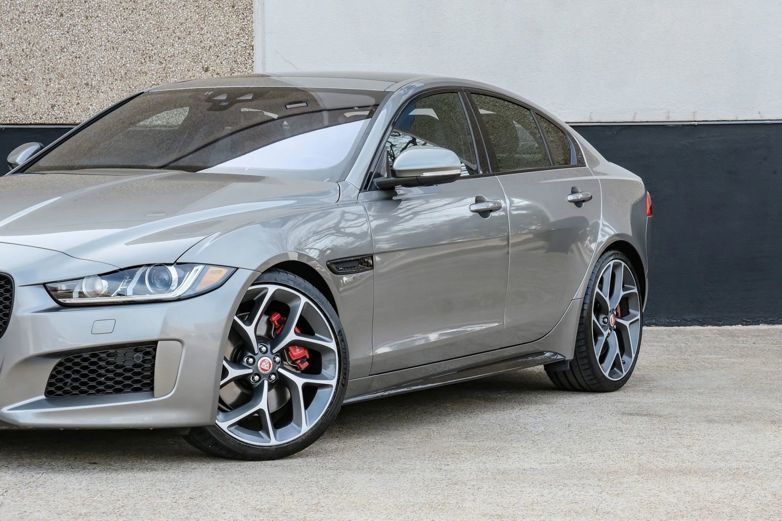 Used 2019 Jaguar XE S image 3
