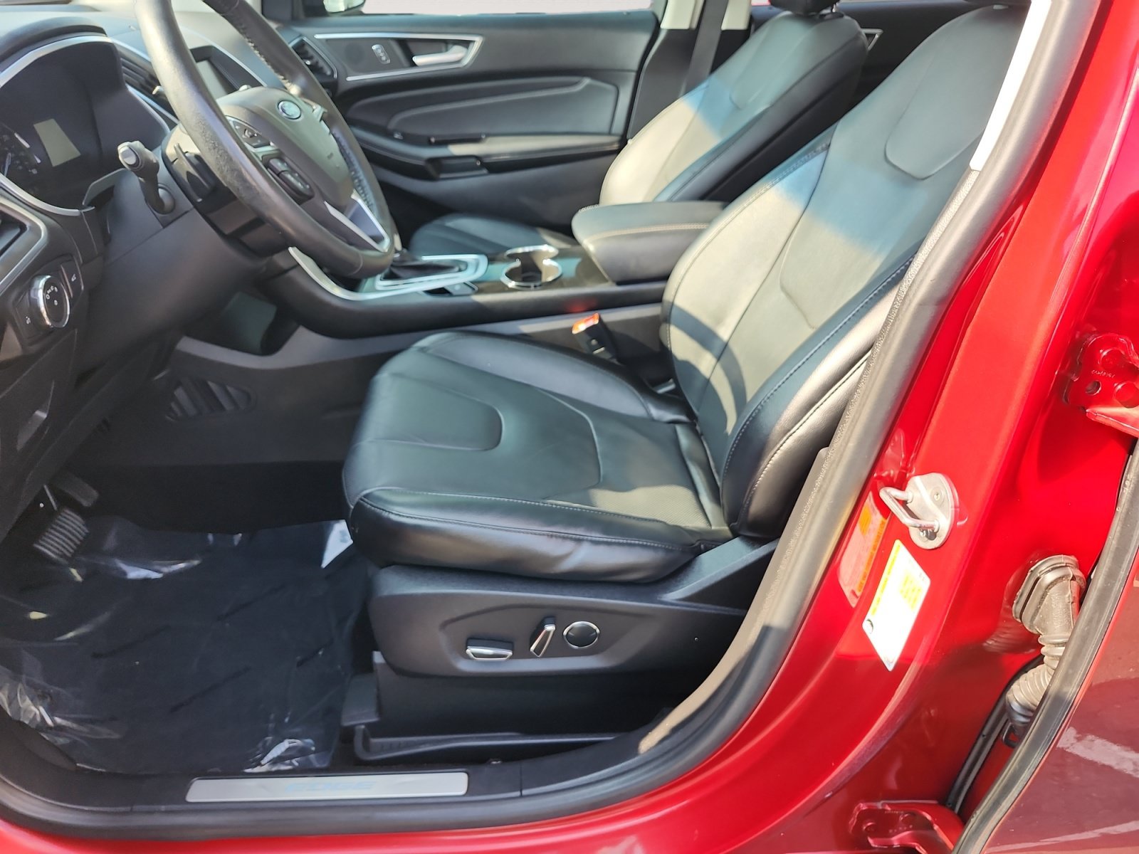 Used 2015 Ford Edge Titanium w/ Equipment Group 302A AWD/4WD image 9