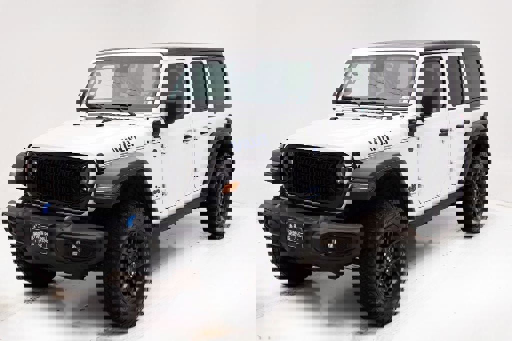 Used 2024 Jeep Wrangler Unlimited image 2