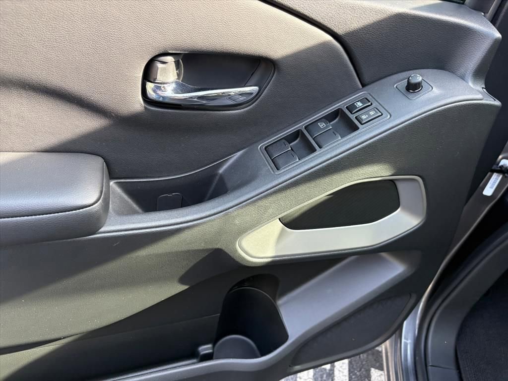 Certified 2025 Nissan Frontier SV image 23