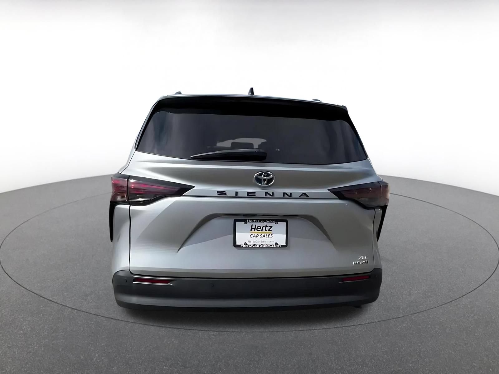 Used 2023 Toyota Sienna XLE FWD image 12