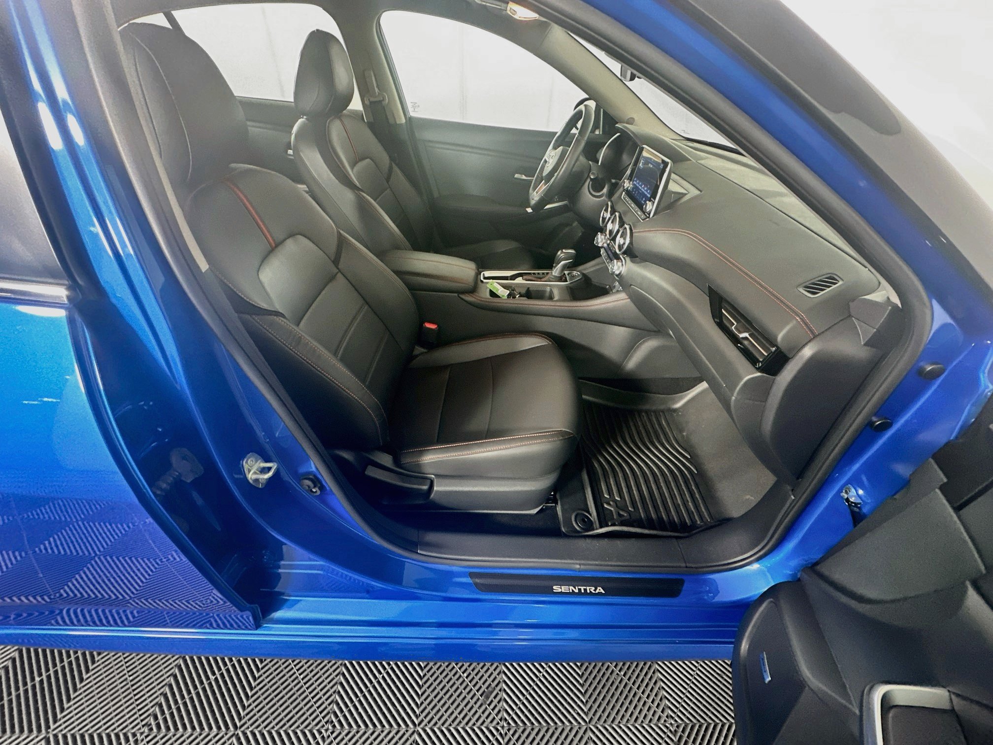 Used 2025 Nissan Sentra SR w/ SR Premium Package FWD image 30