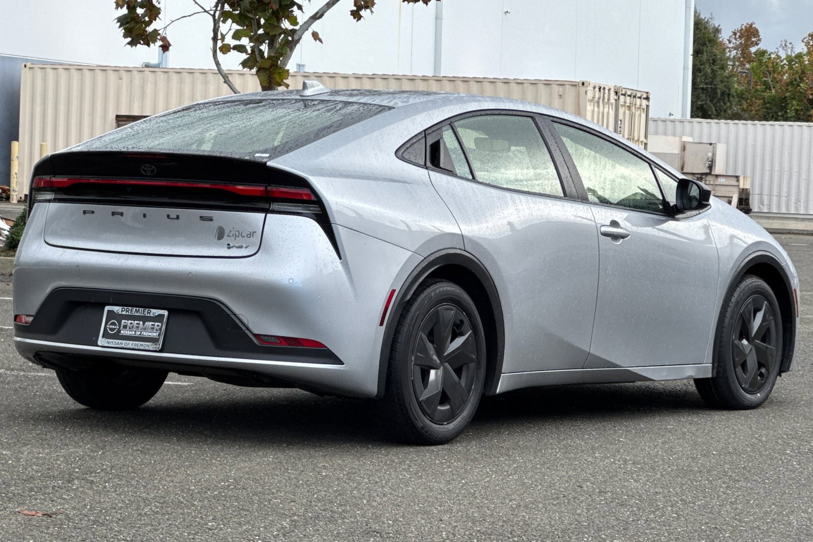 Used 2024 Toyota Prius LE image 4