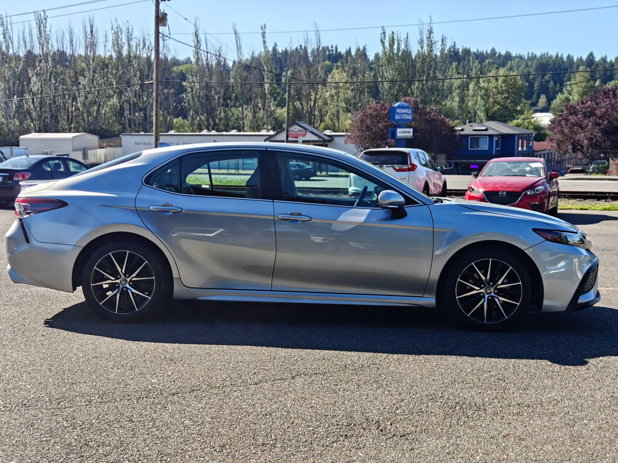 Used 2022 Toyota Camry SE FWD image 9
