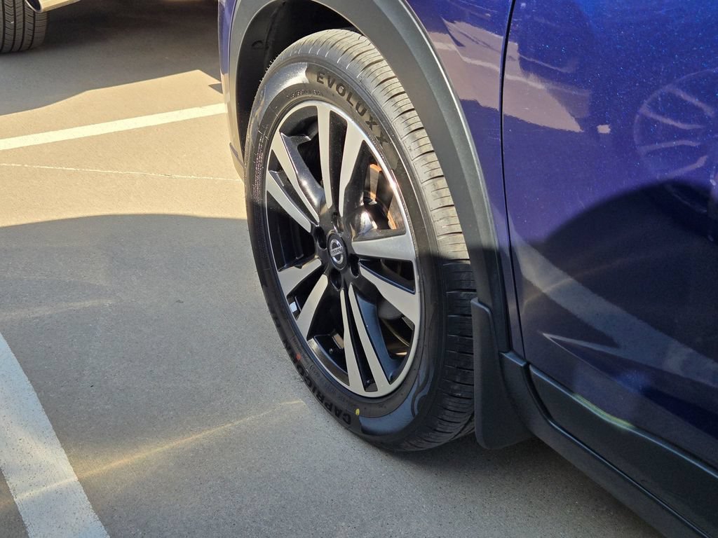 Used 2019 Nissan Kicks SV FWD image 16